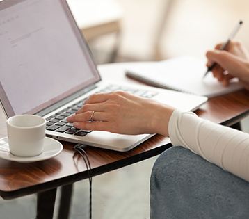 E-Öğrenme için Kritik Başarı Faktörleri: Alanyazın Derlemesi