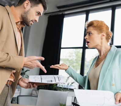 Cam Tavan Etkisiyle Kariyerinde Yükselemeyen Kadınlar